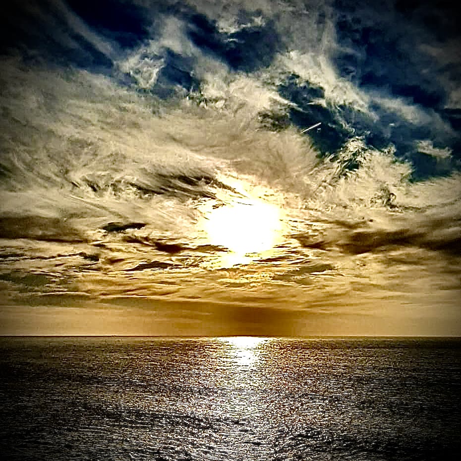 A dramatic Atlantic sunset off the western Algarve